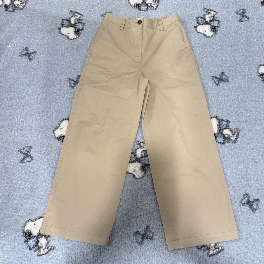 Women’s Aritzia Chino Relaxed Hi-Rise Wide beige Pants